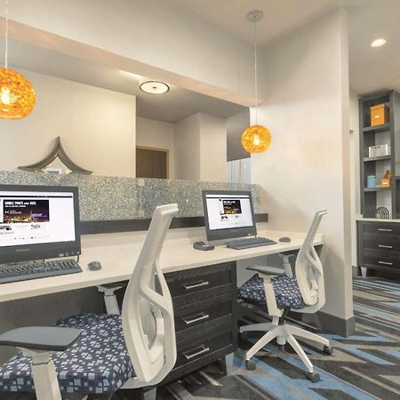 Hampton Inn & Suites Herndon-Reston Экстерьер фото