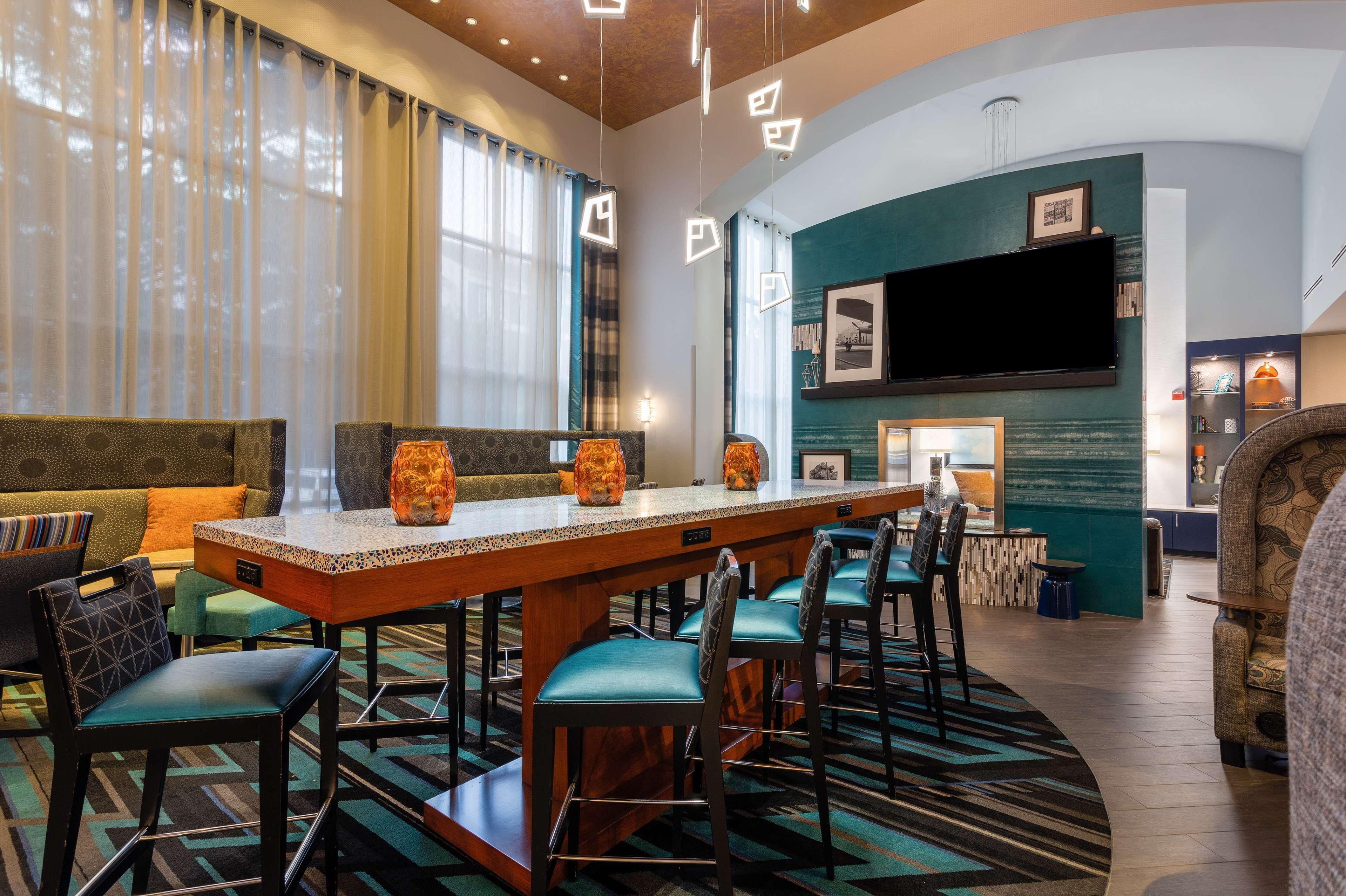 Hampton Inn & Suites Herndon-Reston Экстерьер фото