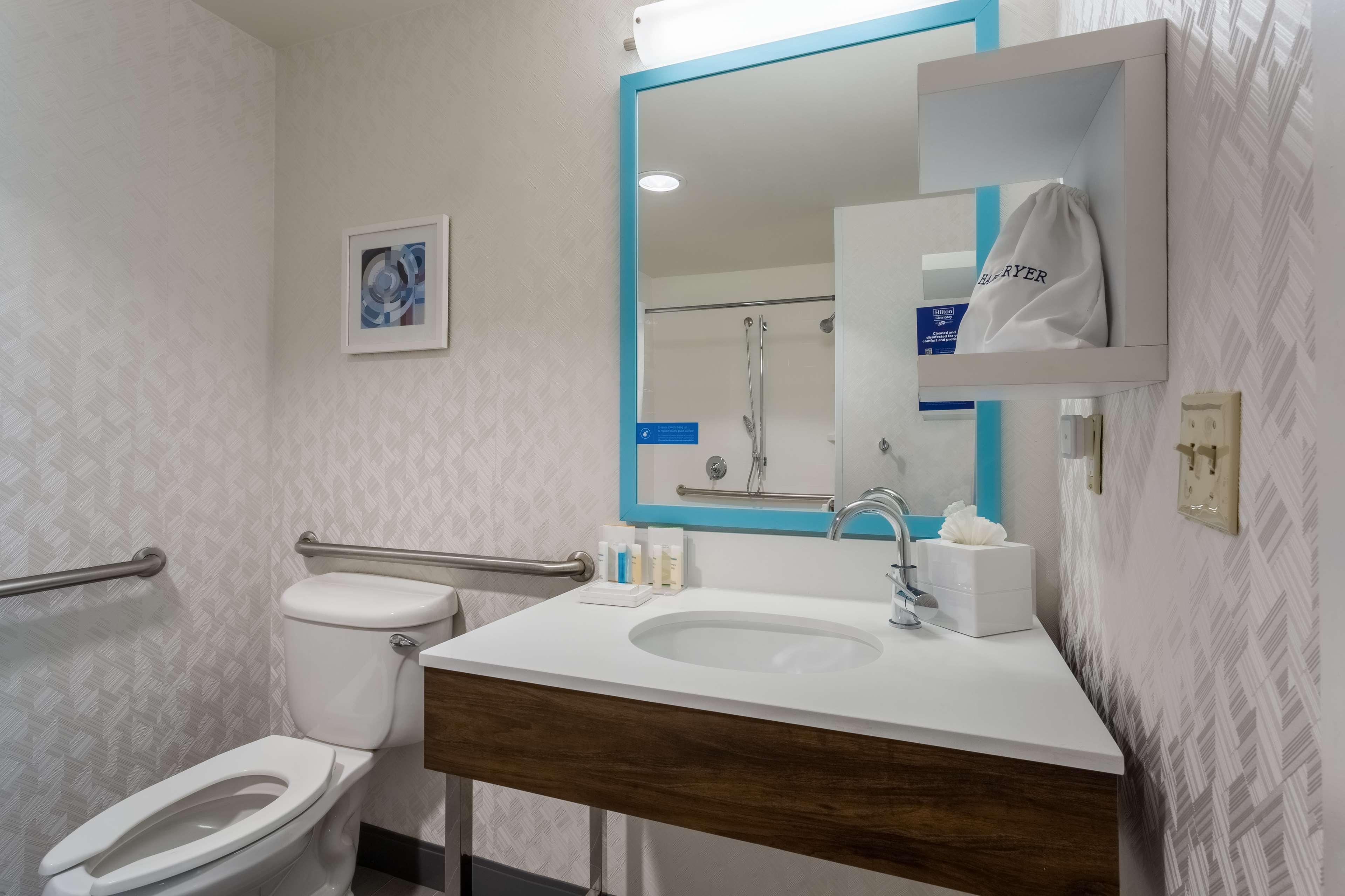 Hampton Inn & Suites Herndon-Reston Экстерьер фото