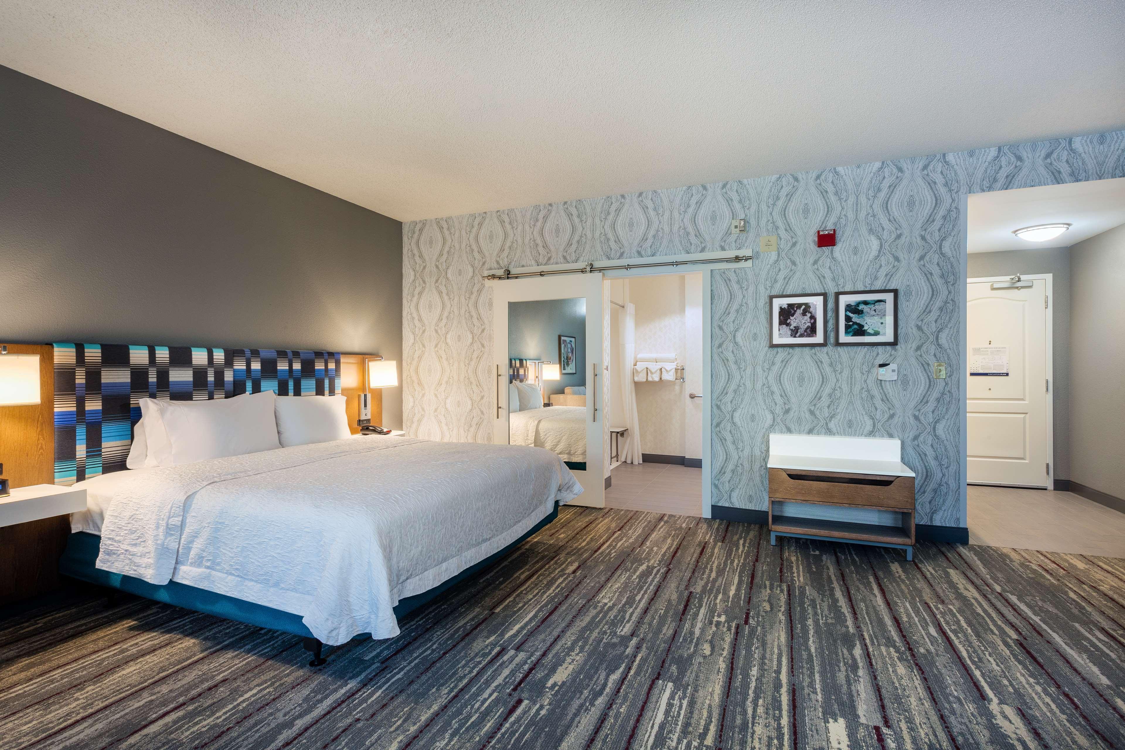 Hampton Inn & Suites Herndon-Reston Экстерьер фото