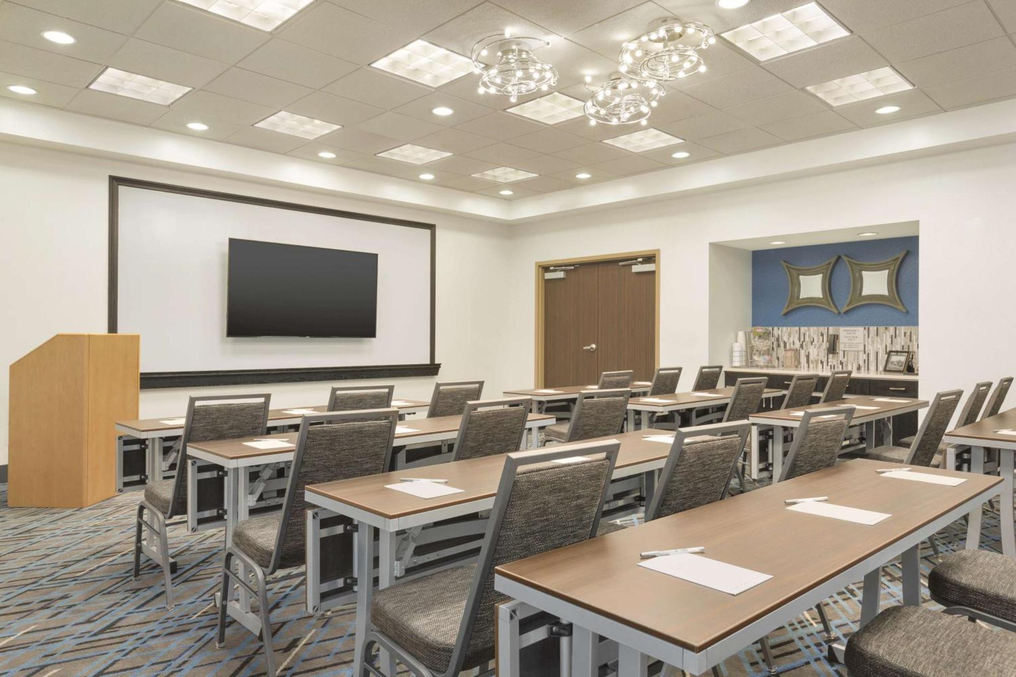 Hampton Inn & Suites Herndon-Reston Экстерьер фото