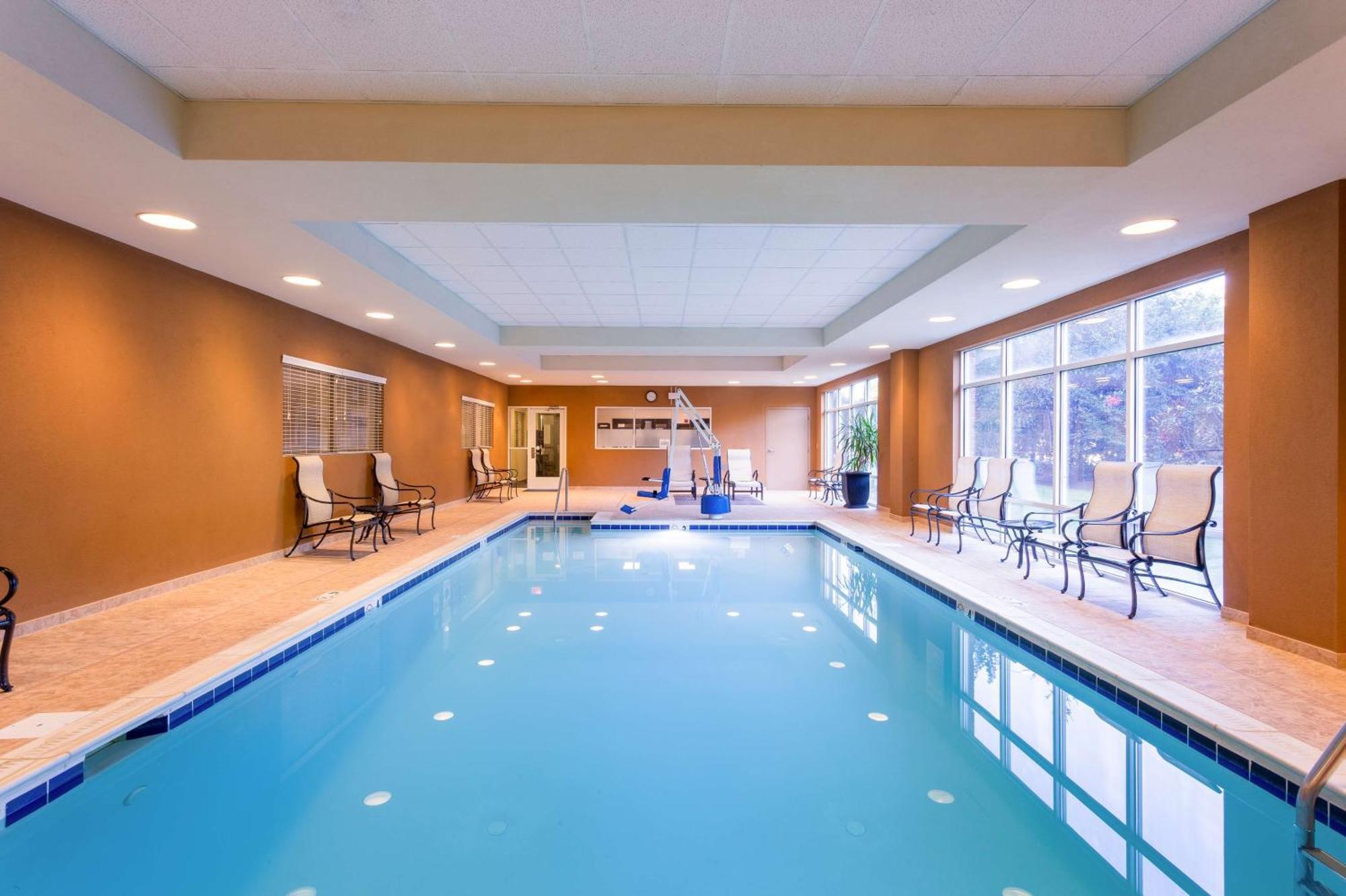 Hampton Inn & Suites Herndon-Reston Экстерьер фото