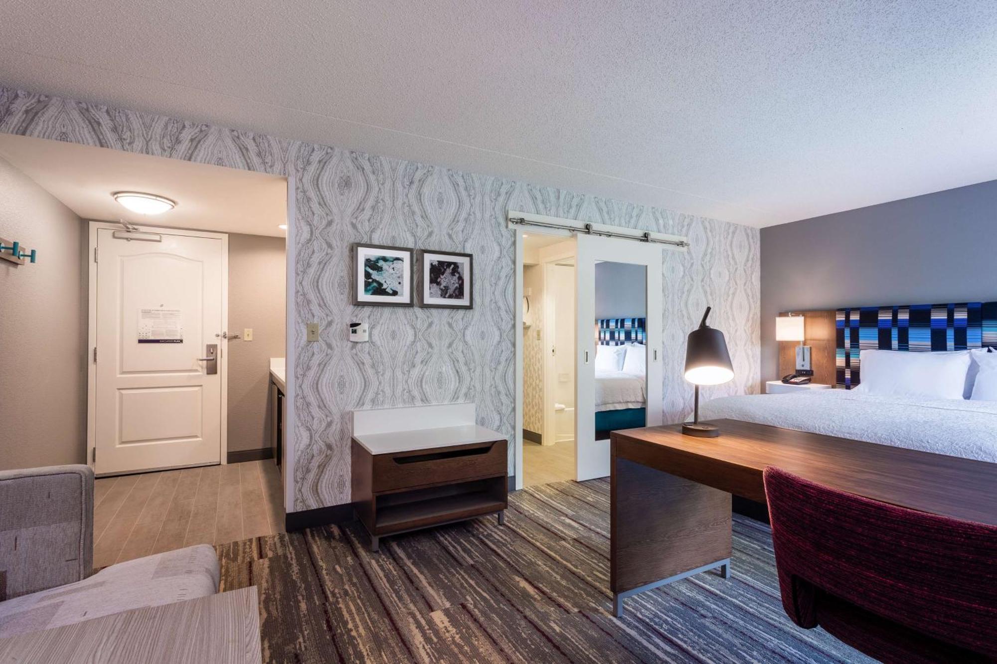 Hampton Inn & Suites Herndon-Reston Экстерьер фото