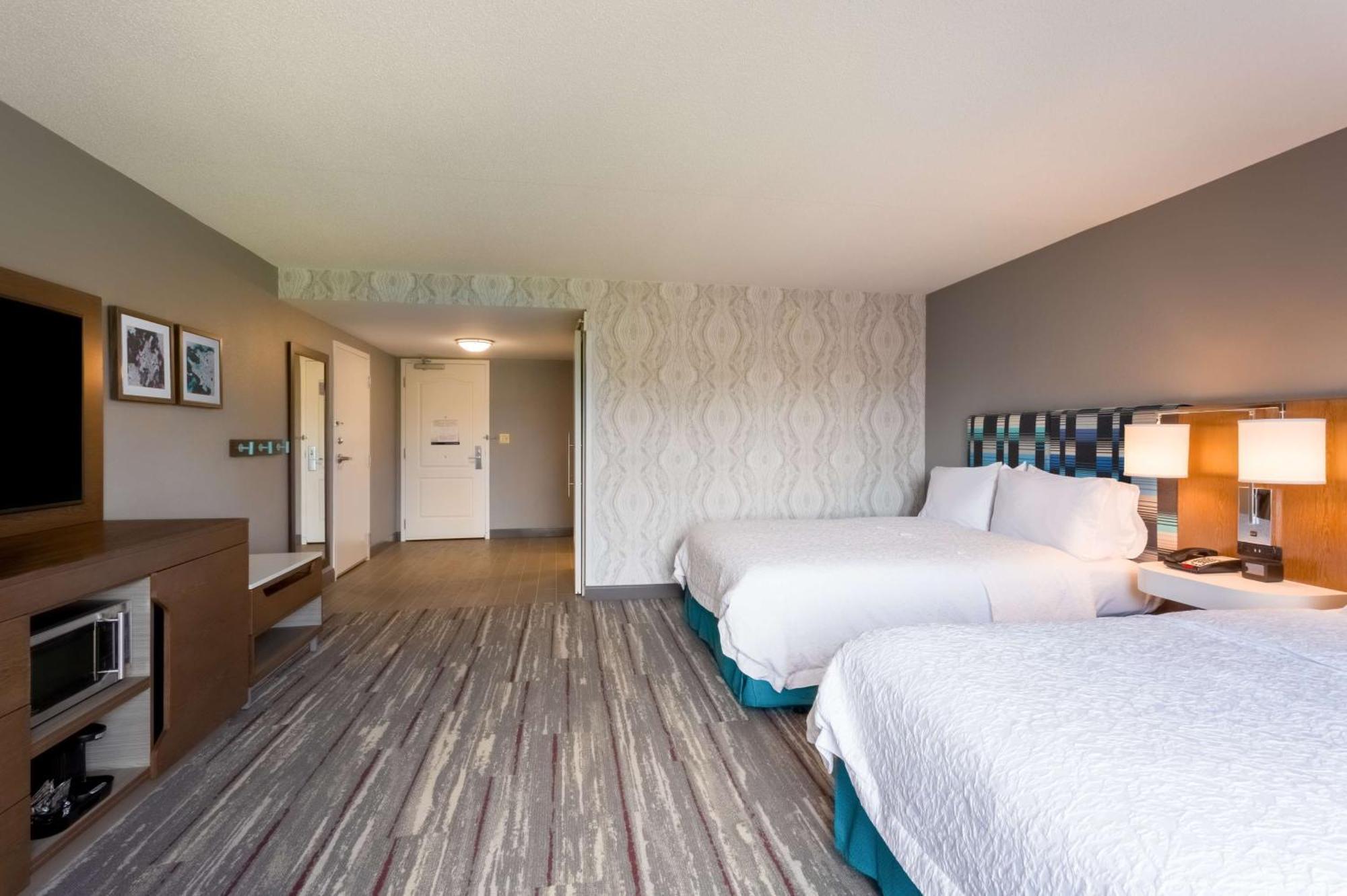 Hampton Inn & Suites Herndon-Reston Экстерьер фото