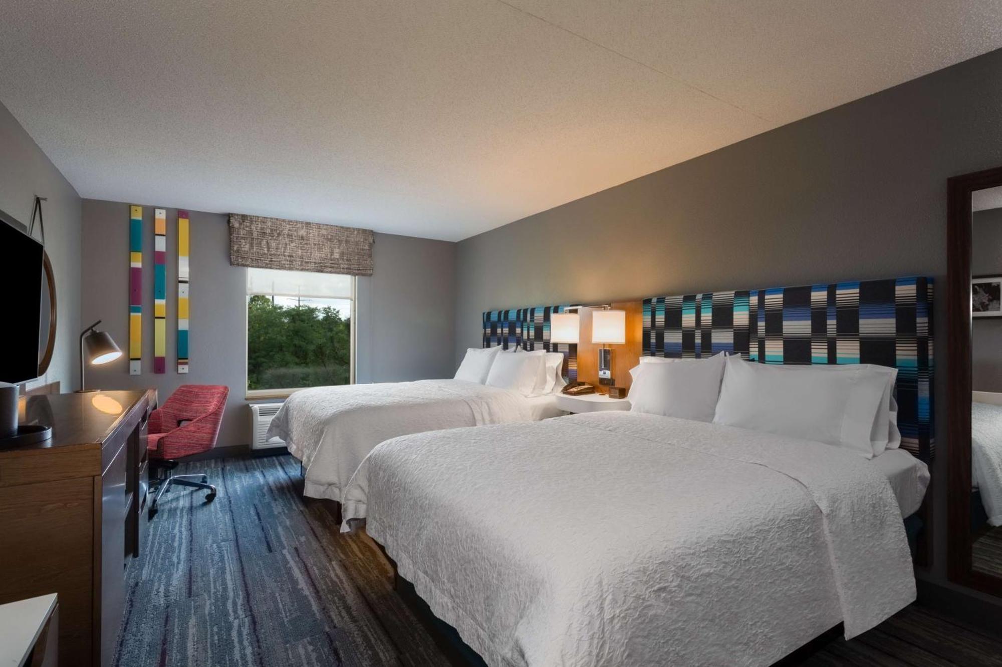 Hampton Inn & Suites Herndon-Reston Экстерьер фото