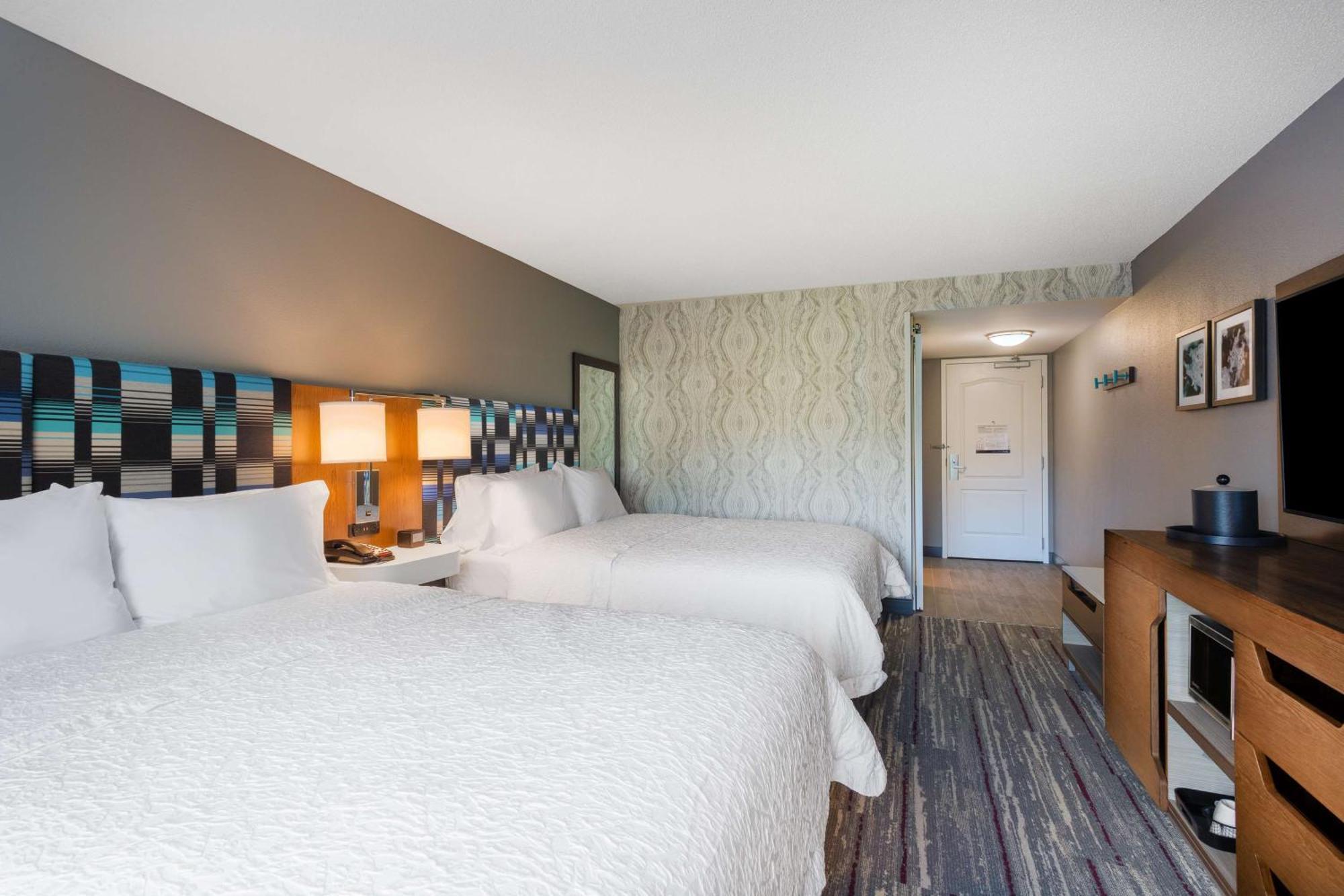 Hampton Inn & Suites Herndon-Reston Экстерьер фото