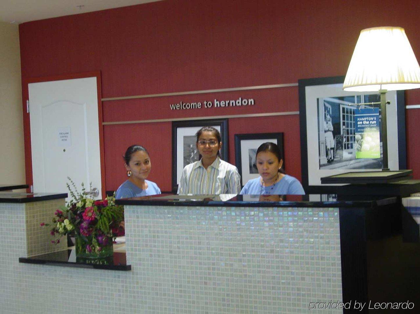 Hampton Inn & Suites Herndon-Reston Интерьер фото